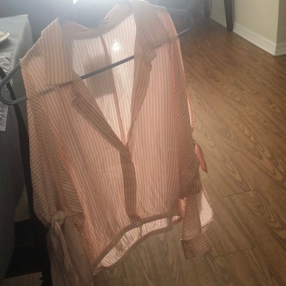 Striped cropped top with open sleeves. - Picture 9 of 9